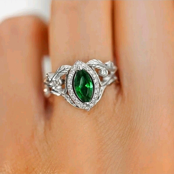 New Gorgeous Emerald Wedding Ring - Picture 2 of 7